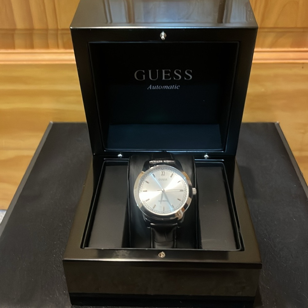 Guess Automatic Watch - Picture 5 of 15